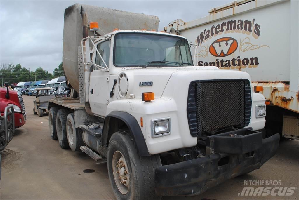 Ford L8000 콘크리트 믹서트럭