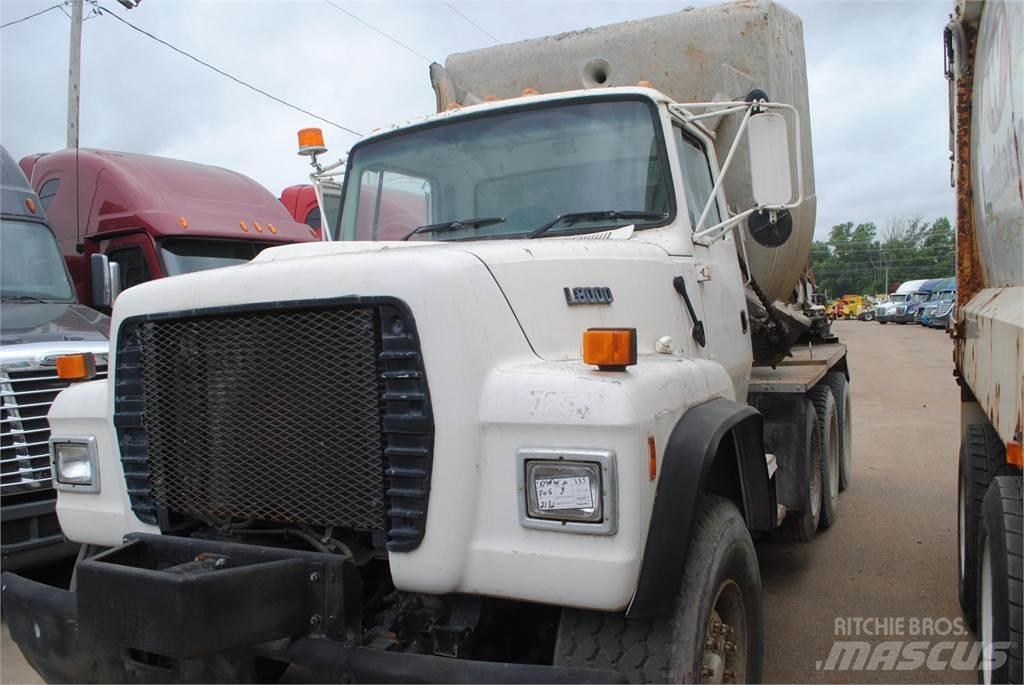 Ford L8000 콘크리트 믹서트럭