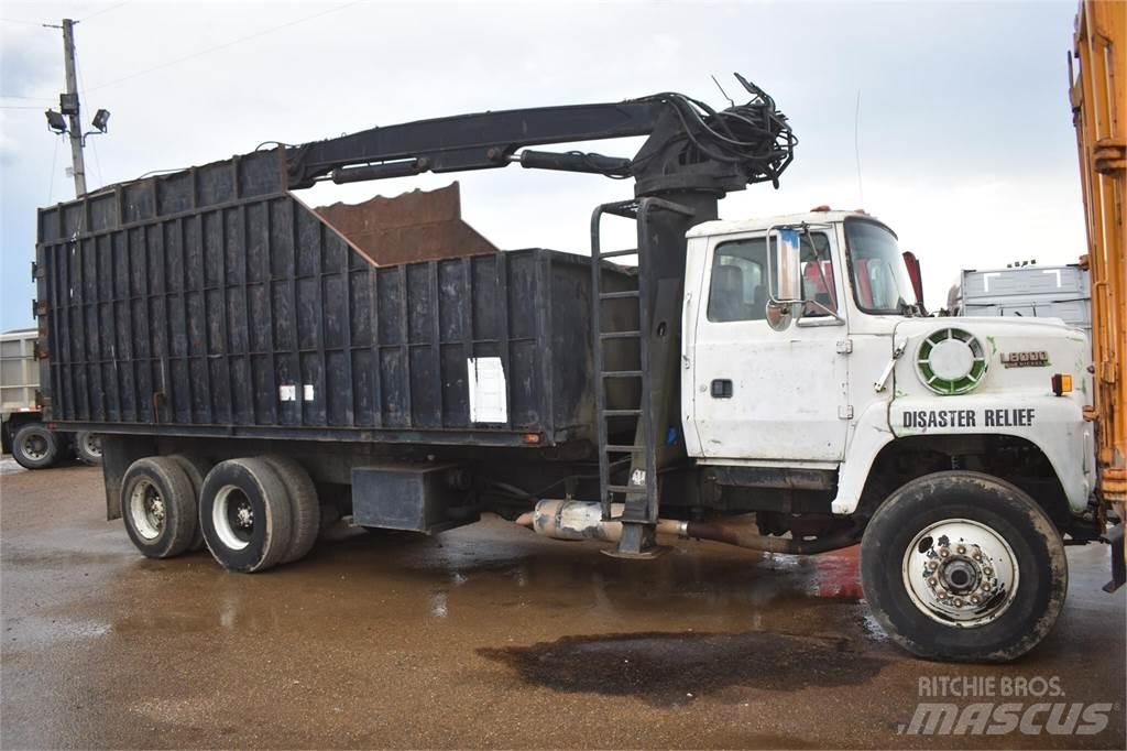 Ford L8000 크레인 트럭