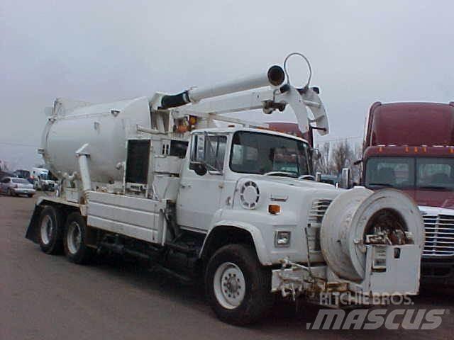 Ford L8000 탱커 트럭