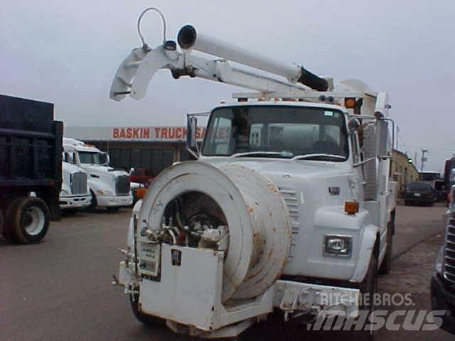 Ford L8000 탱커 트럭