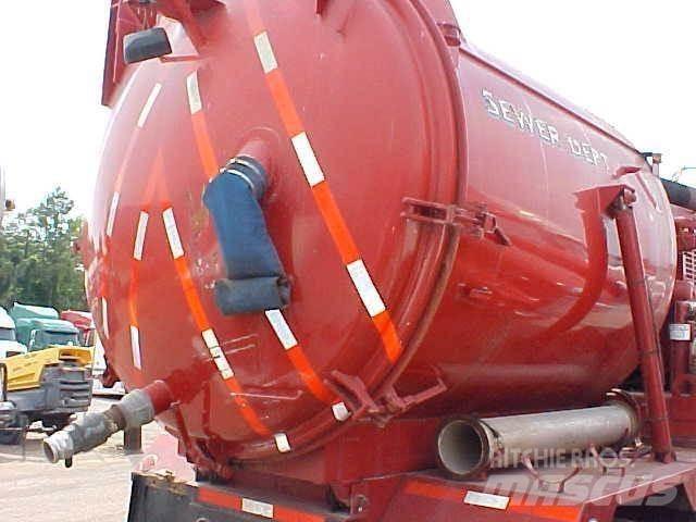 Ford L8000 탱커 트럭