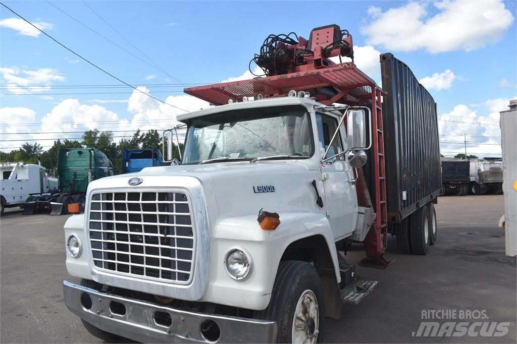 Ford L9000 크레인 트럭