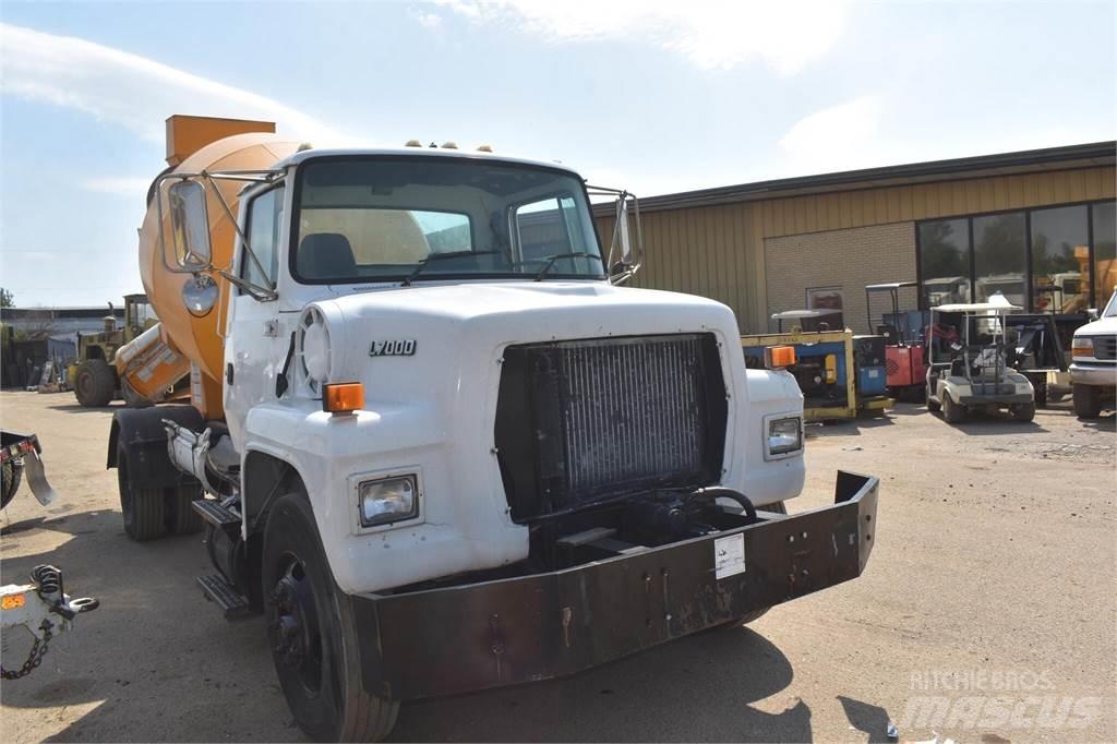Ford LN7000 콘크리트 믹서트럭