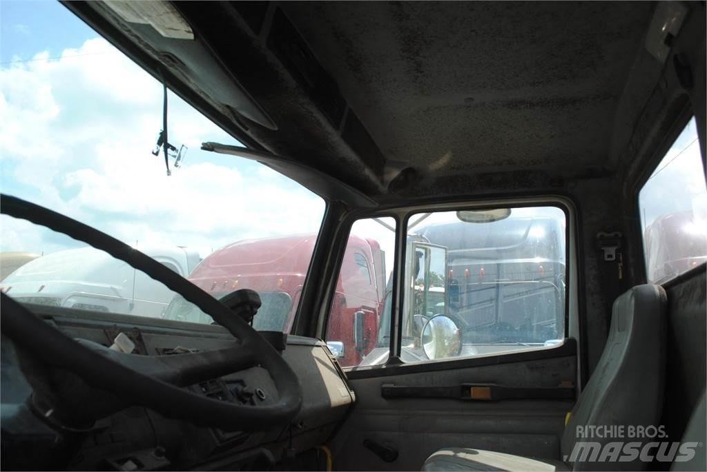 Freightliner FL70 크레인 트럭