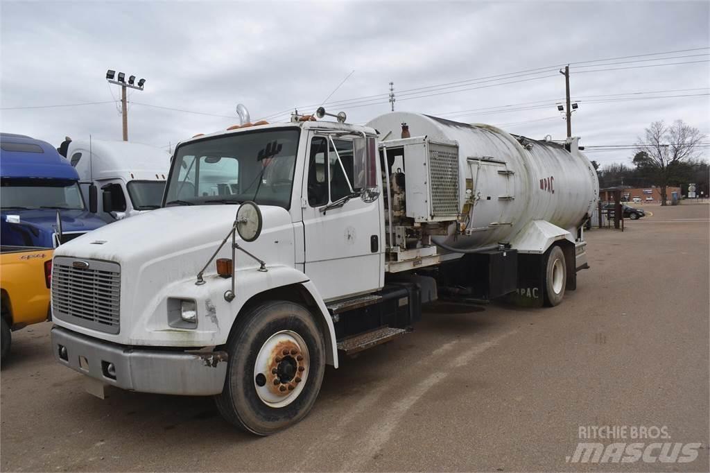 Freightliner FL70 탱커 트럭