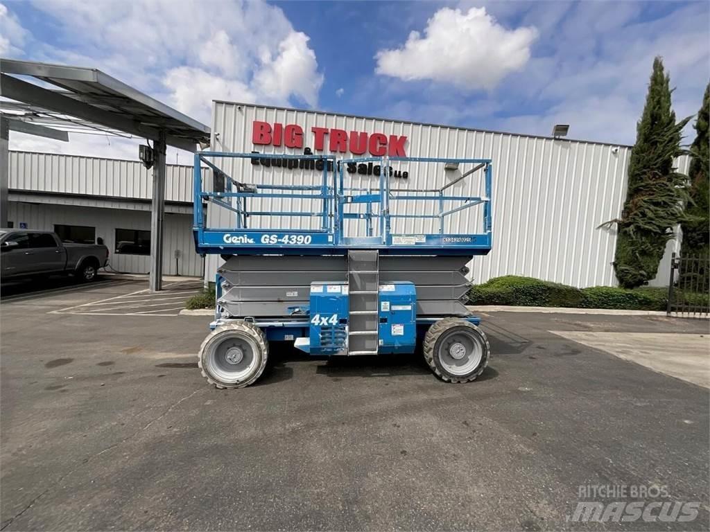 Genie GS4390RT 가위형 리프트