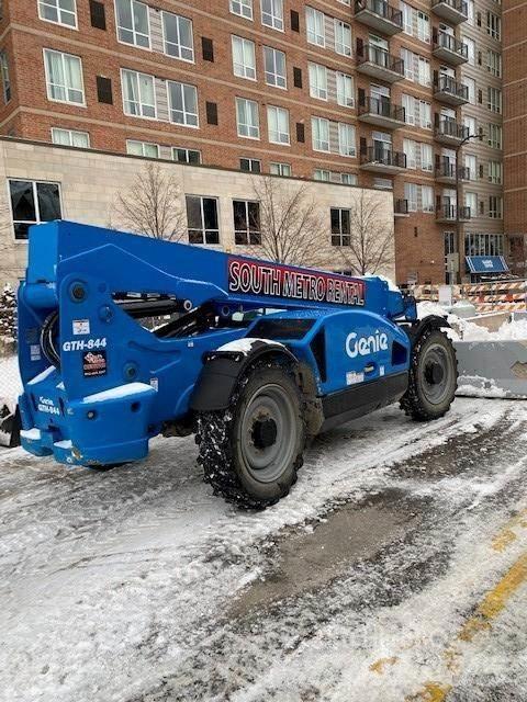 Genie GTH844 텔러 핸들러