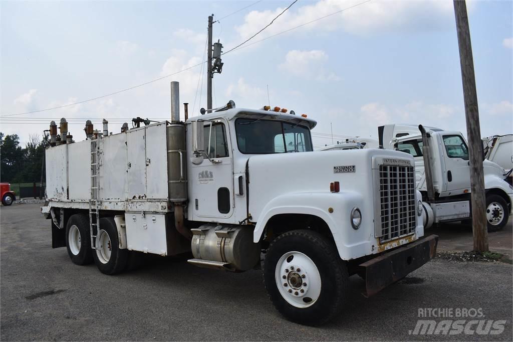 International 4370 탱커 트럭