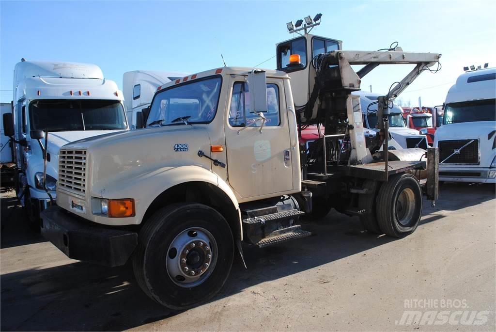International 4700 크레인 트럭