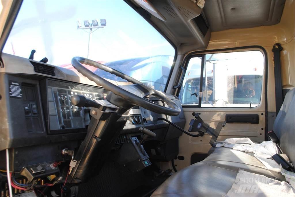 International 4700 크레인 트럭