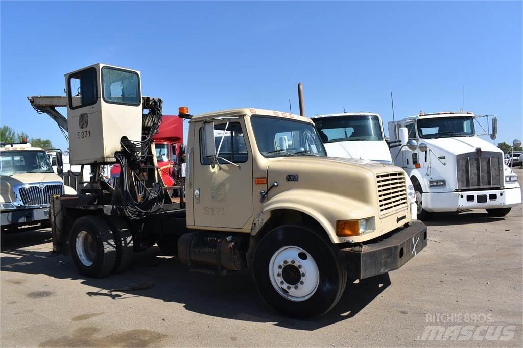 International 4700 크레인 트럭