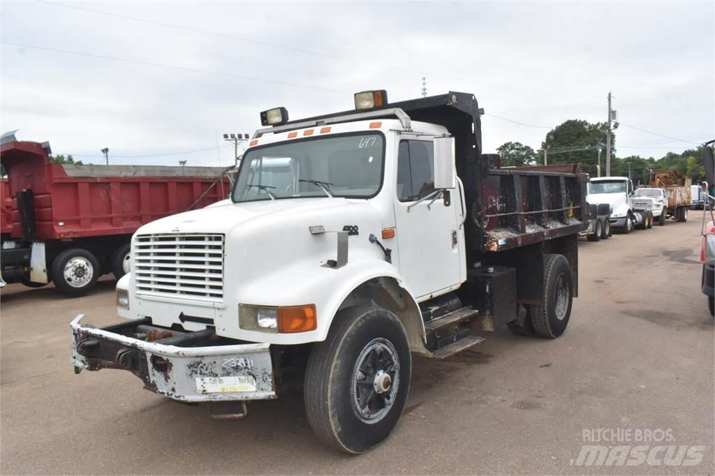 International 4700 덤프 트럭