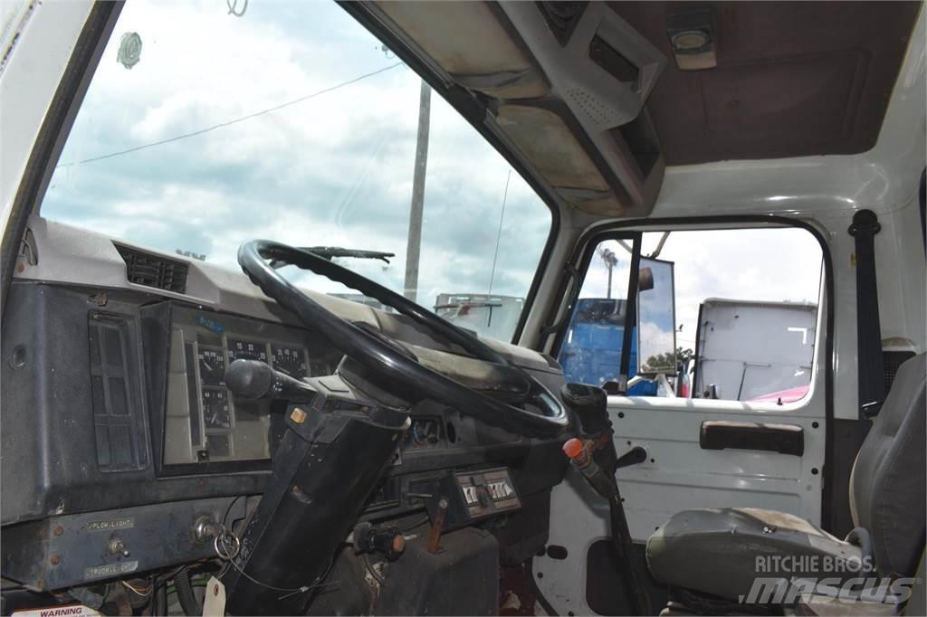 International 4700 덤프 트럭
