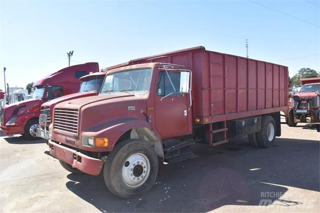 International 4700 덤프 트럭
