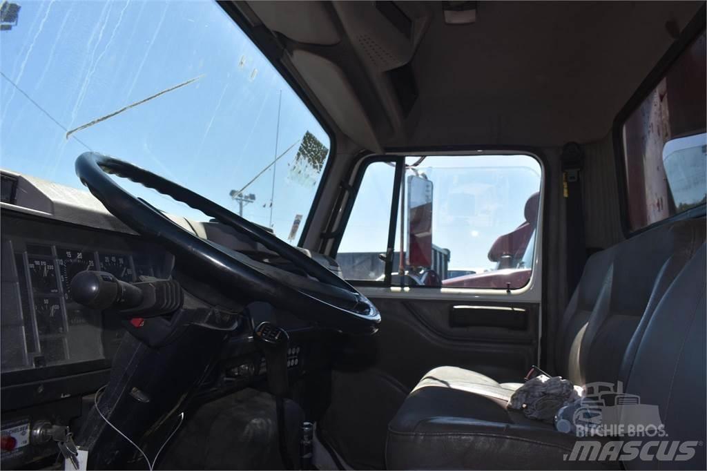 International 4700 덤프 트럭