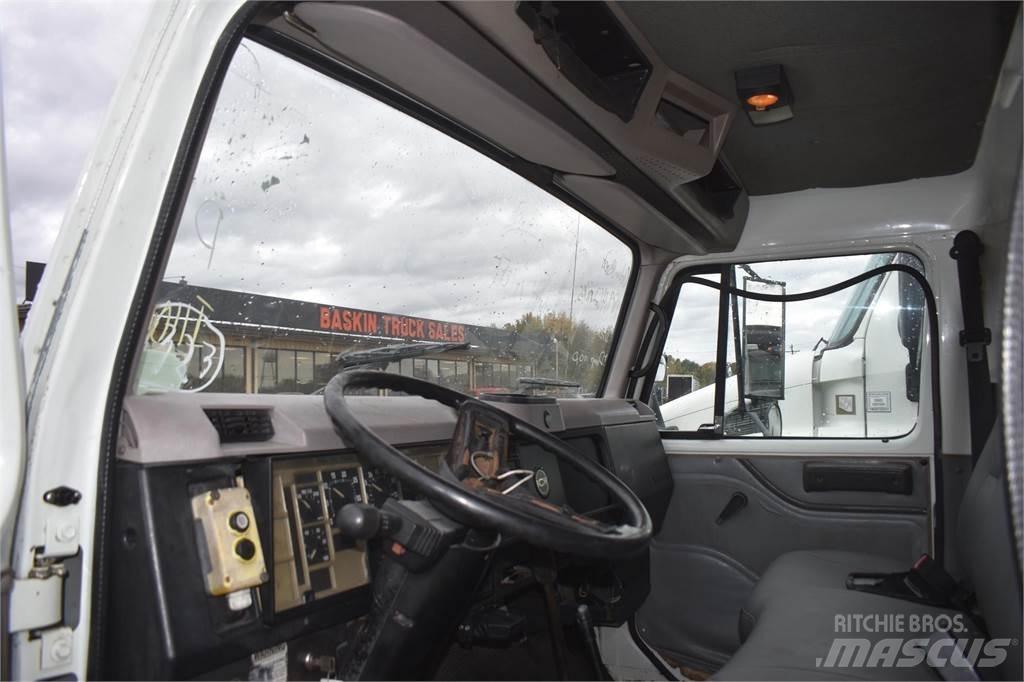 International 4700 덤프 트럭