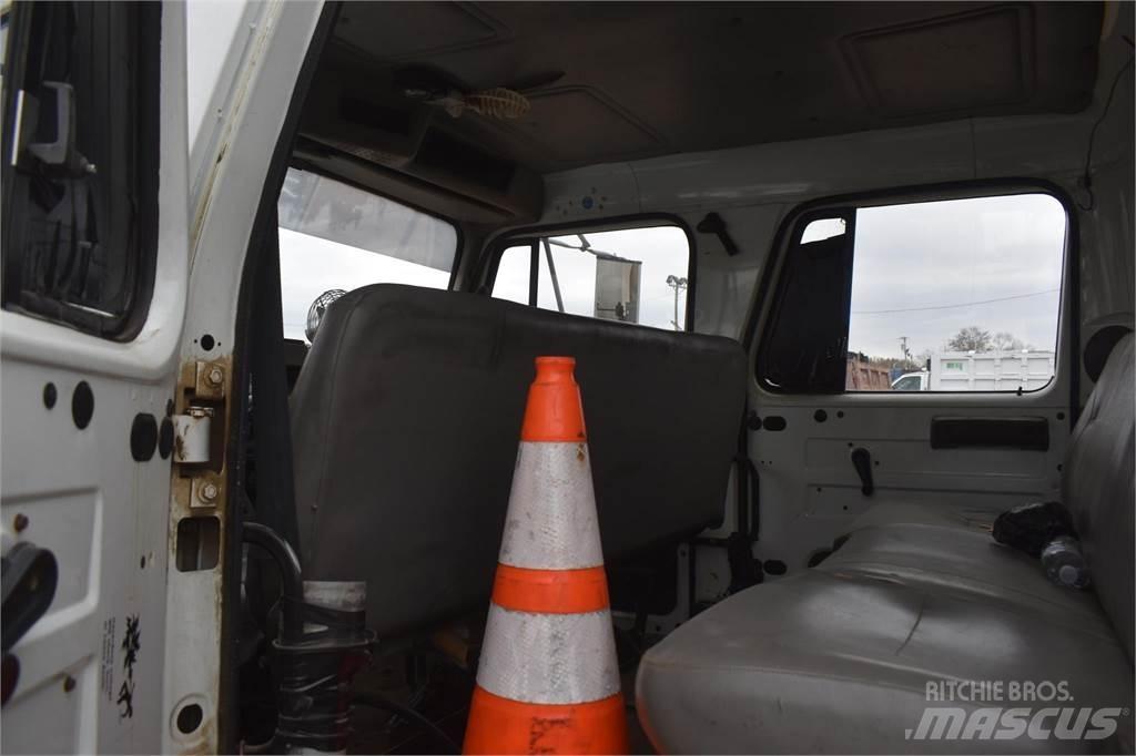 International 4700 시립/다목적 차량