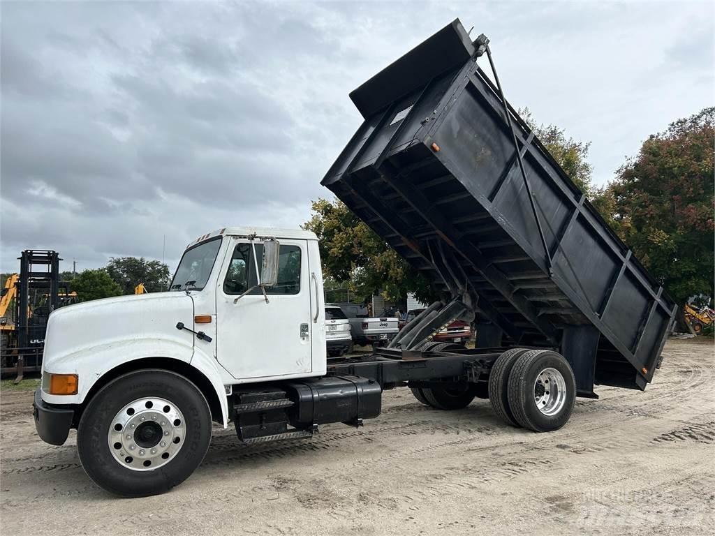 International 4700 덤프 트럭