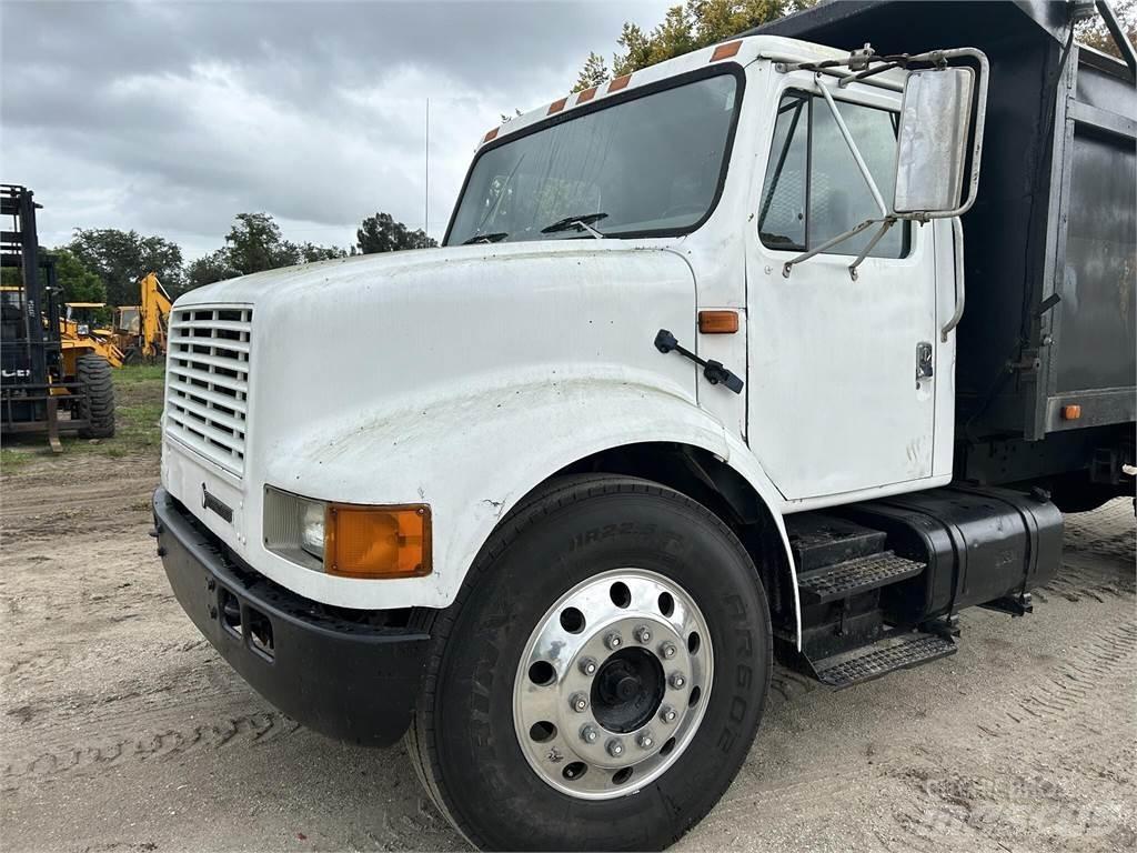 International 4700 덤프 트럭