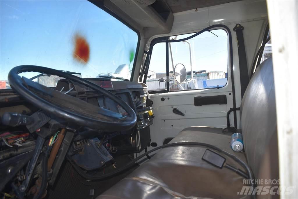 International 4700 덤프 트럭