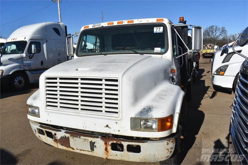 International 4700 덤프 트럭