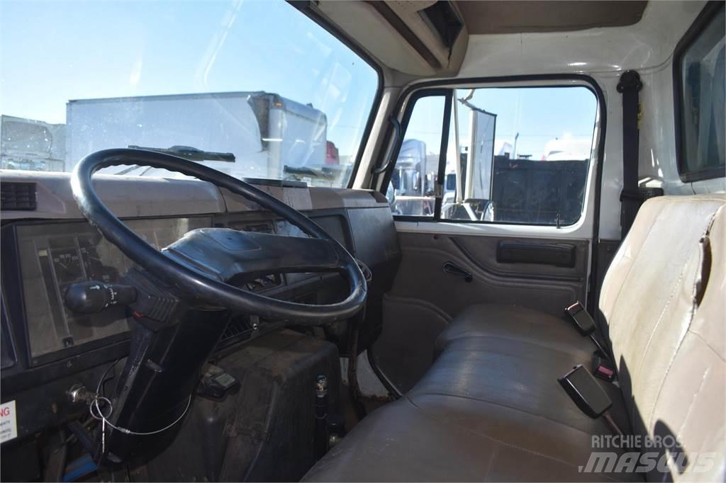 International 4700 덤프 트럭