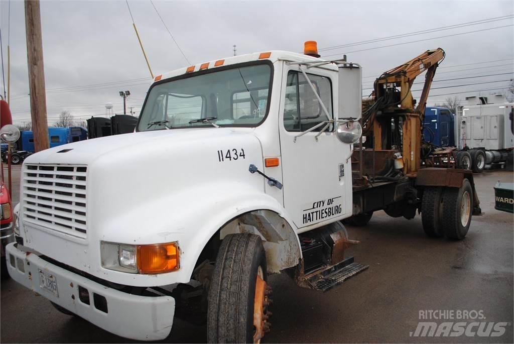 International 4700 크레인 트럭