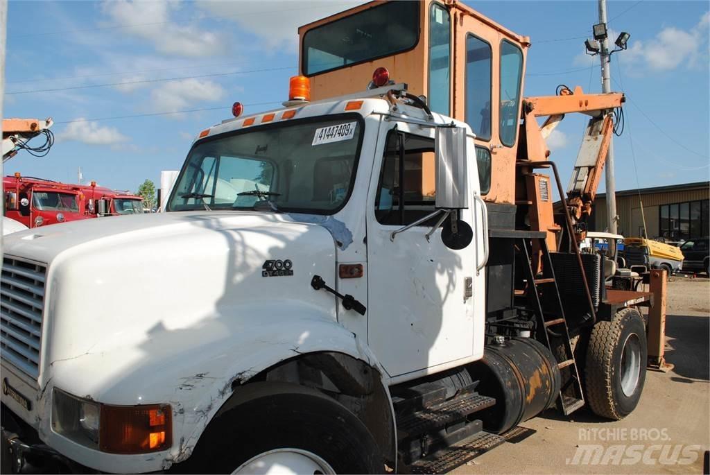International 4700 크레인 트럭