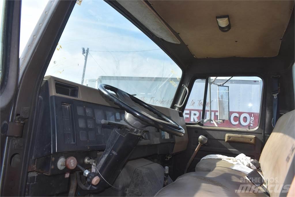 International 4900 크레인 트럭