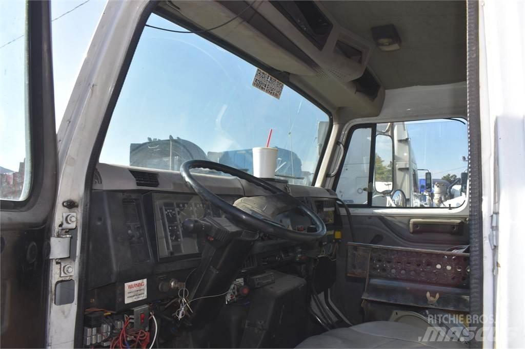 International 4900 크레인 트럭