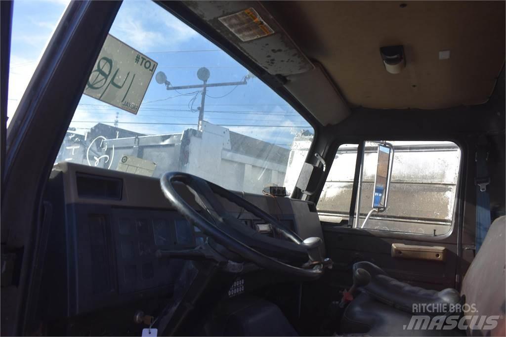 International 4900 크레인 트럭