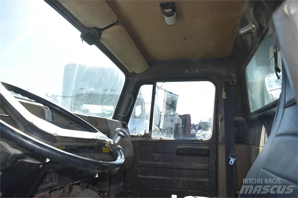 International 4900 덤프 트럭