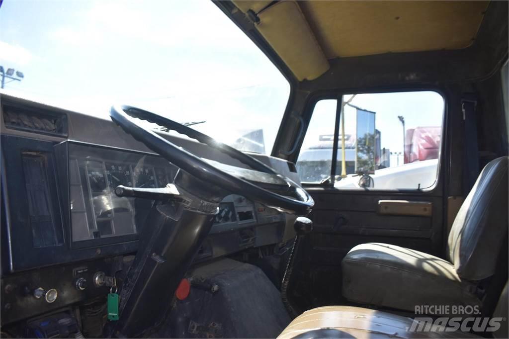 International 4900 덤프 트럭