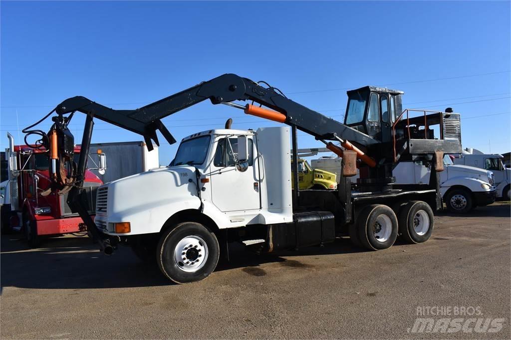 International 8200 크레인 트럭