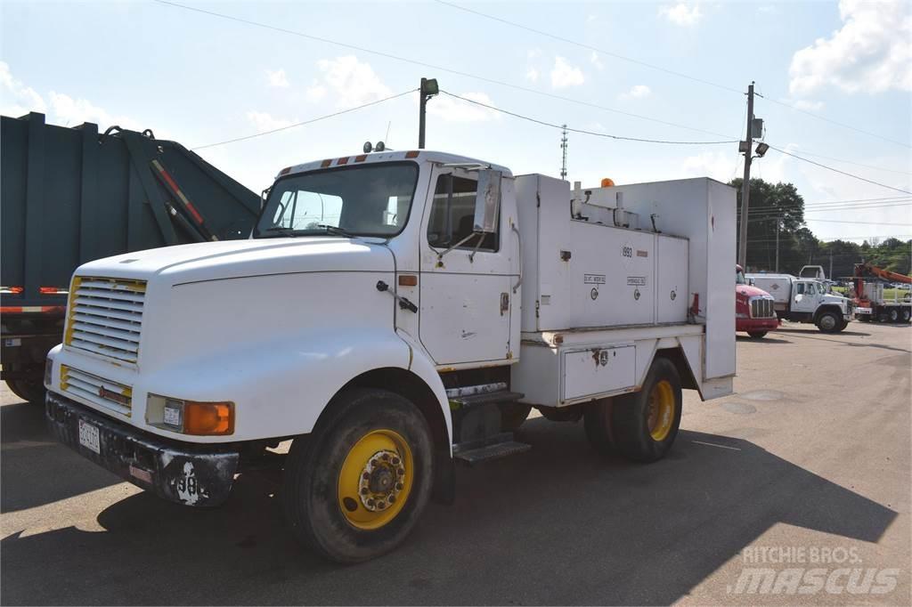 International 8200 탱커 트럭