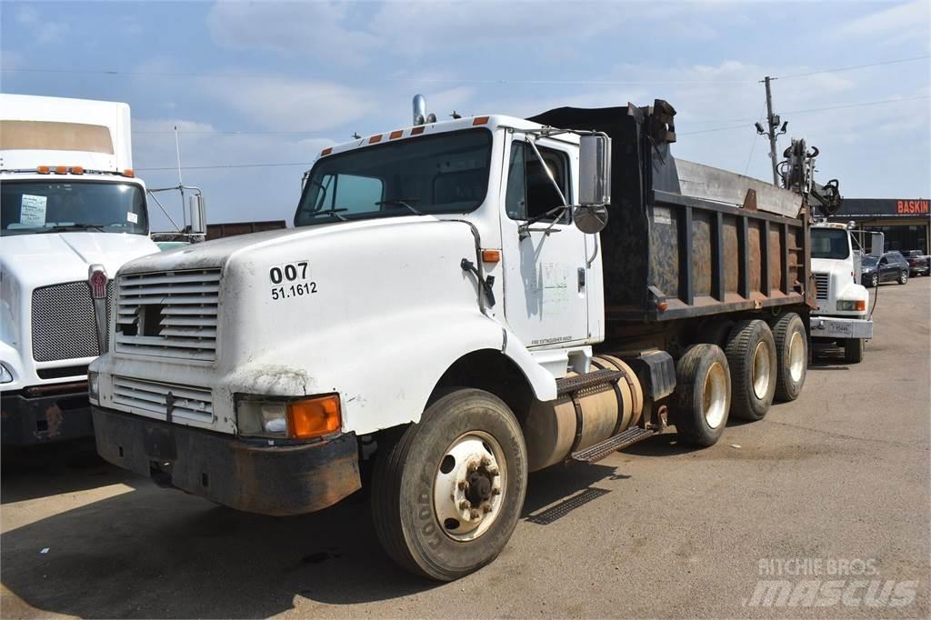 International 8200 덤프 트럭
