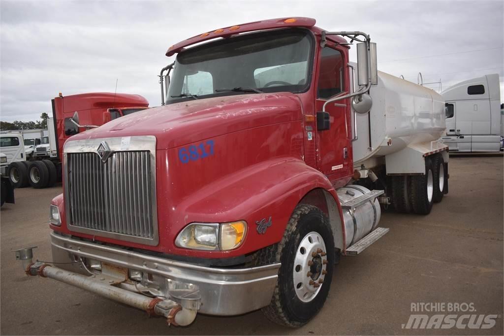 International 9200 탱커 트럭