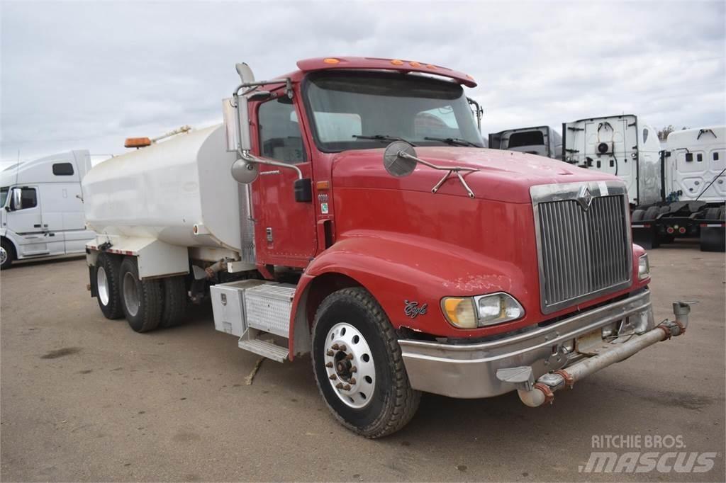International 9200 탱커 트럭