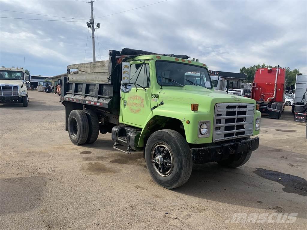 International M1754 덤프 트럭