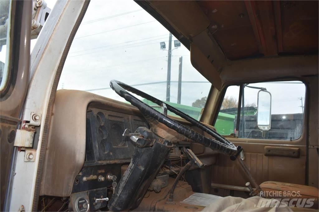 International S2300 탱커 트럭