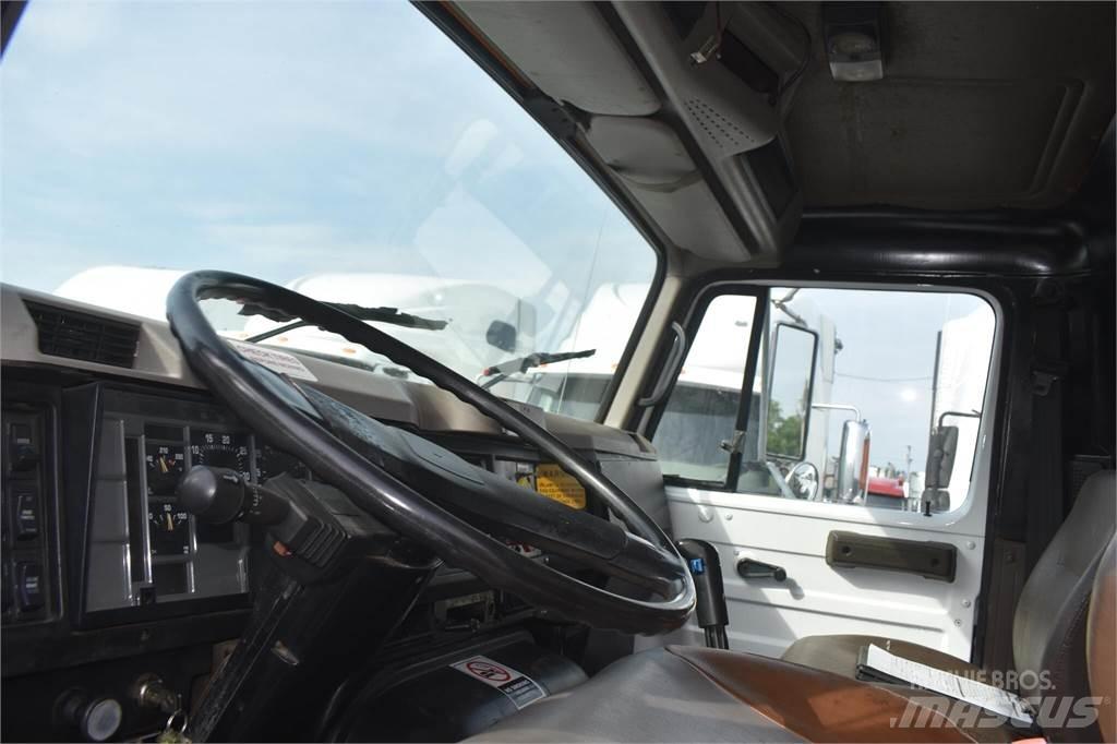 International S2600 덤프 트럭