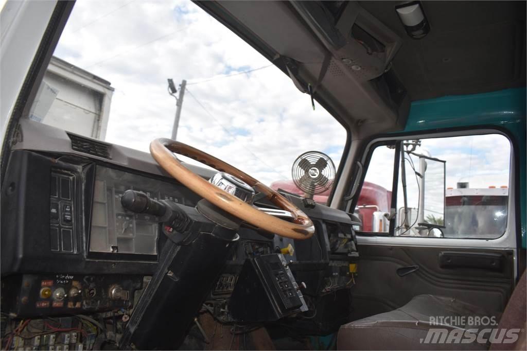 International S2600 덤프 트럭