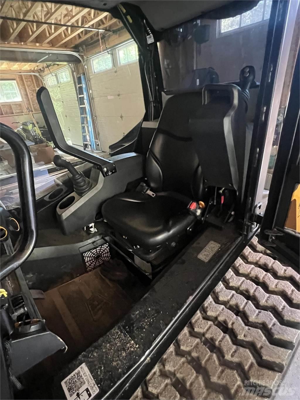JCB 270T  스키드로더
