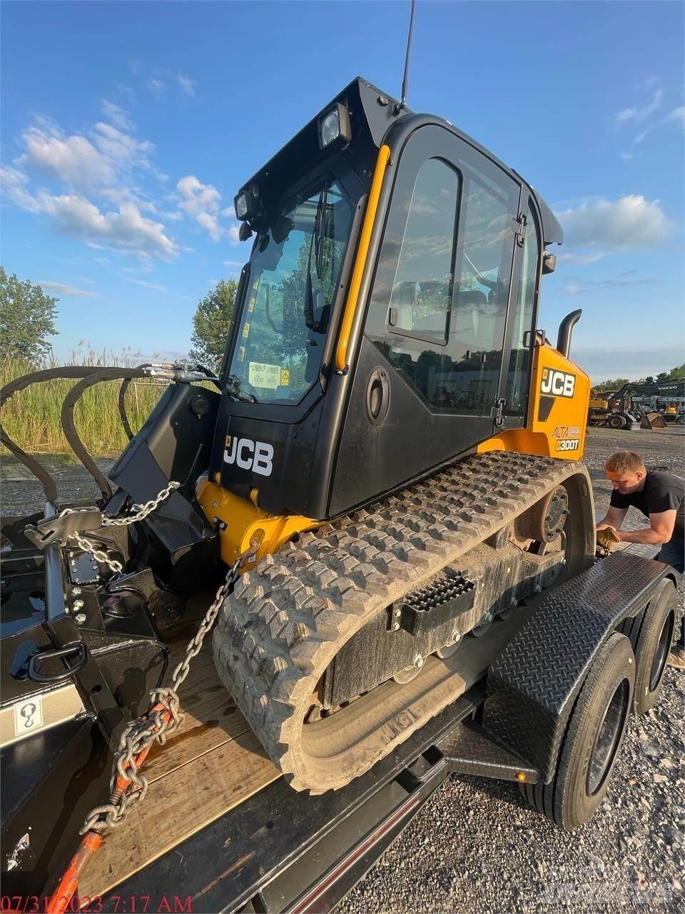 JCB 300T  스키드로더
