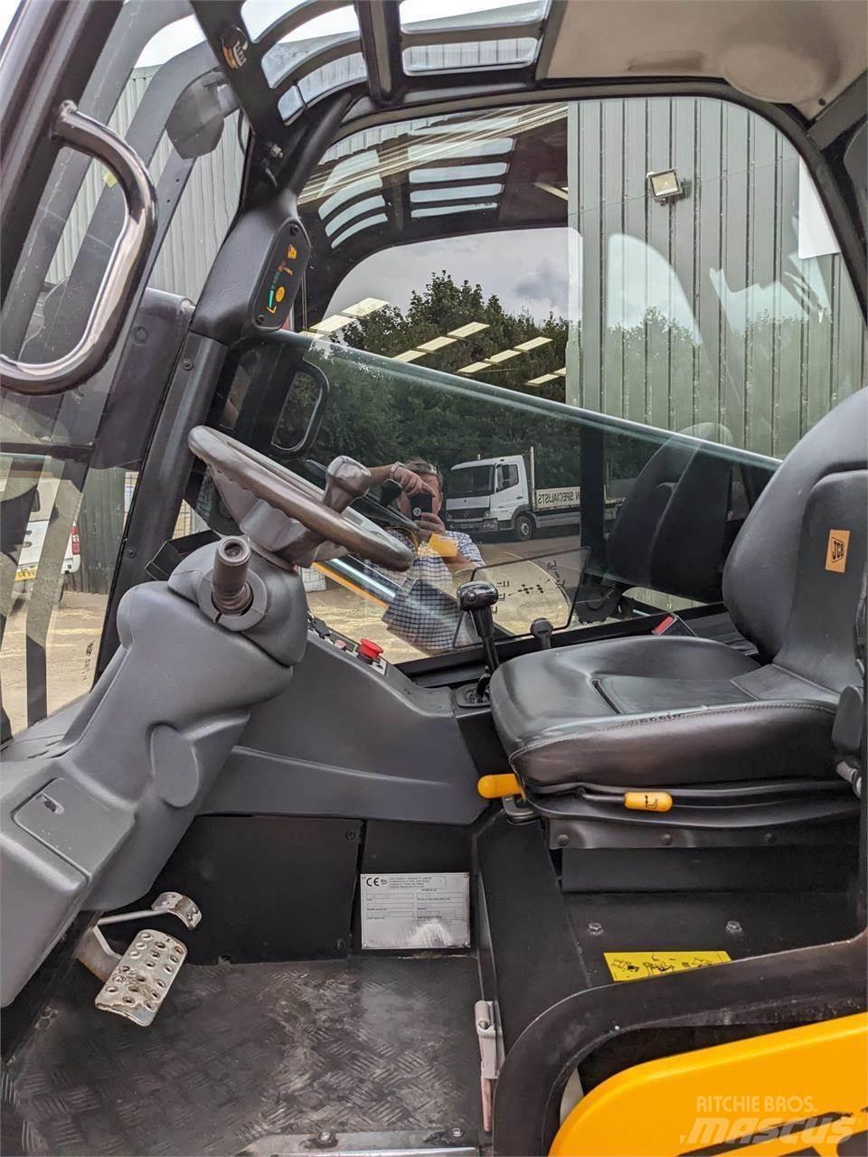 JCB 30D 텔러 핸들러