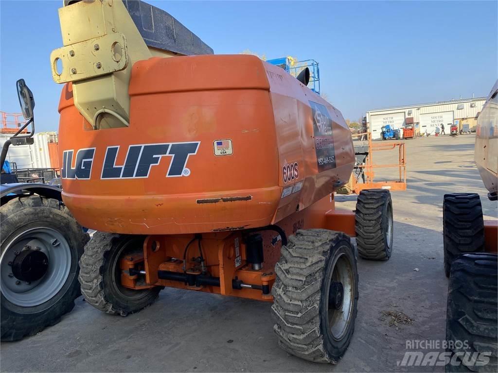 JLG 600S 견인식 전동이동 리프트