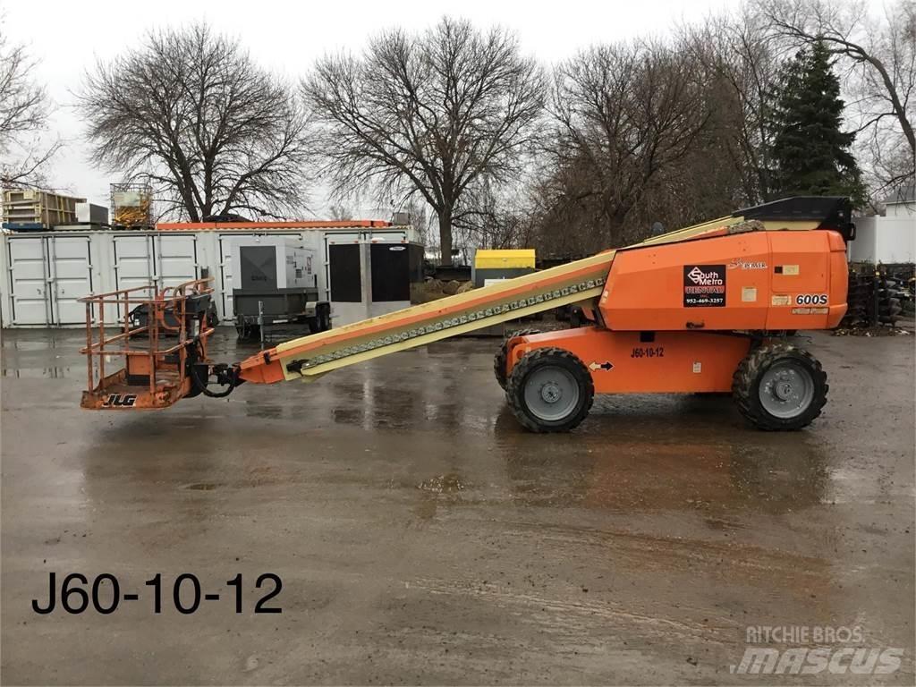 JLG 600S 견인식 전동이동 리프트
