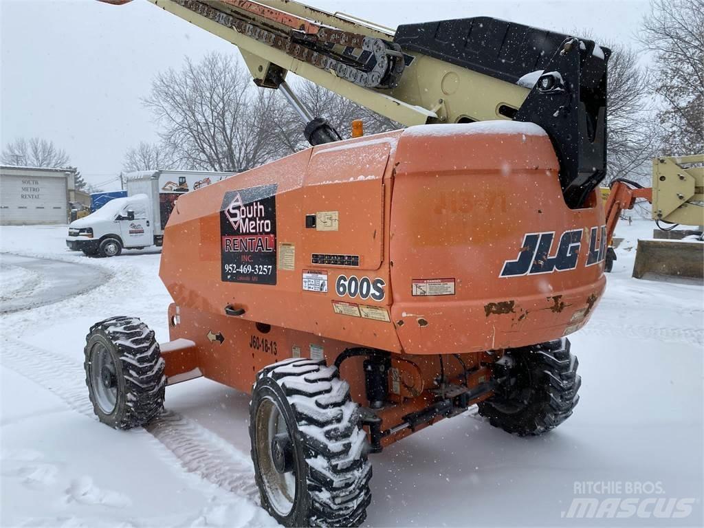 JLG 600S 견인식 전동이동 리프트