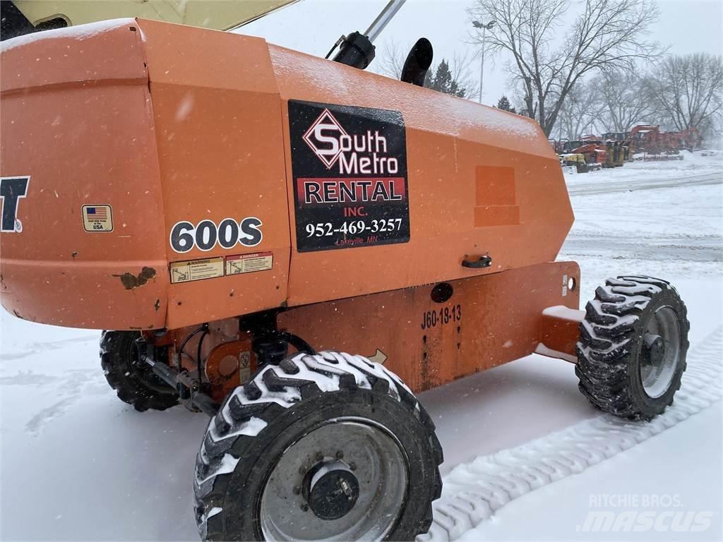 JLG 600S 견인식 전동이동 리프트